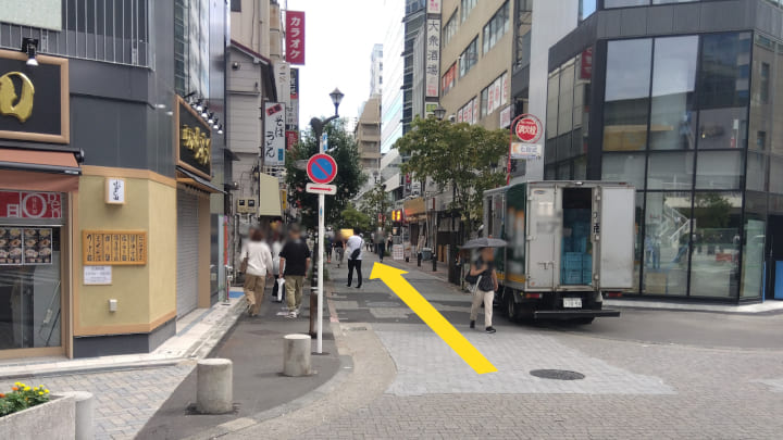 写真：広場からの道路