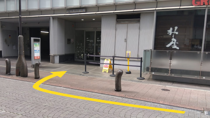 写真：シントミビルの入り口