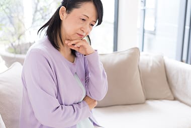 女性の更年期について~特有の症状と原因、上手な過ごし方~
