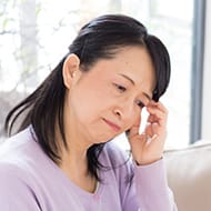 女性の更年期について~特有の症状と原因、上手な過ごし方~