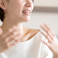 うつ病の人がとる行動とは? その特徴や対処法