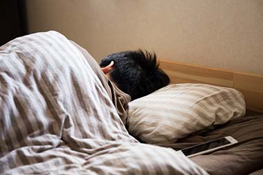 ひたすら寝てしまうのはうつ病？それとも過眠症？
