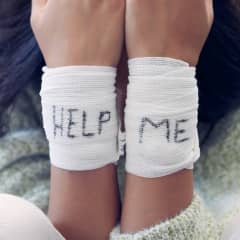 「リスカ」の意味・原因~つらい気持ちに気付いてほしいメッセージ~